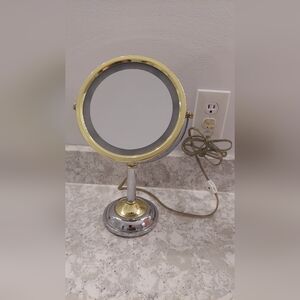 JERDON | VTG 1990s Lighted Plug-In 5x Magnifying Cosmetic Mirror Model #LT111CG